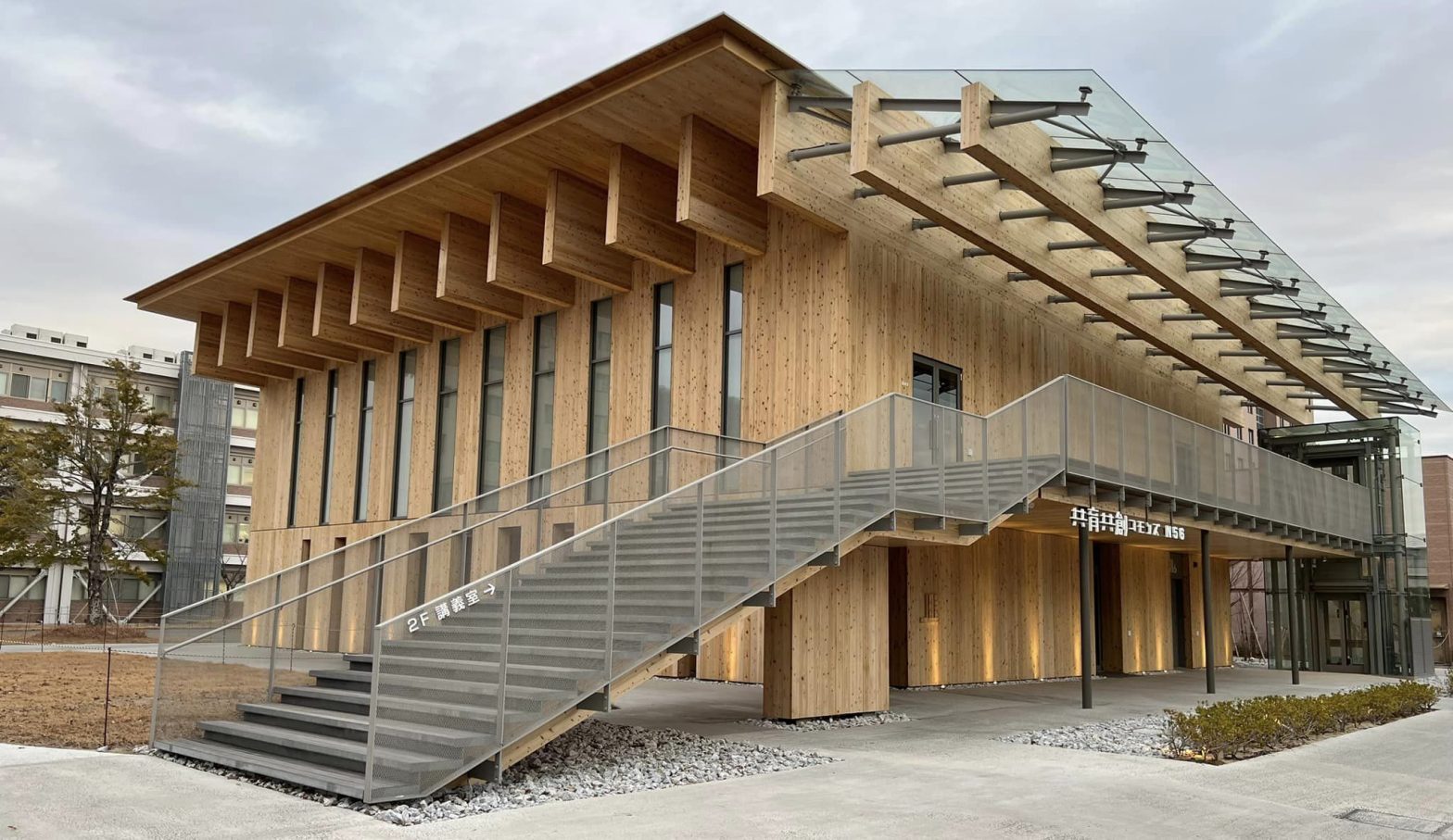 Viện Công nghệ Thông minh và Tương tác đến thăm và làm việc với Trường Hệ thống Cơ khí Thông minh – Đại học Okayama