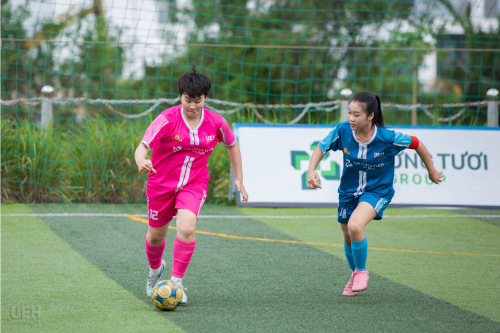 [Trường Tươi Group - UEH League 2026] Bóng đá nữ khép lại giai đoạn 1 với nhiều dấu ấn bùng nổ sau 5 vòng đấu