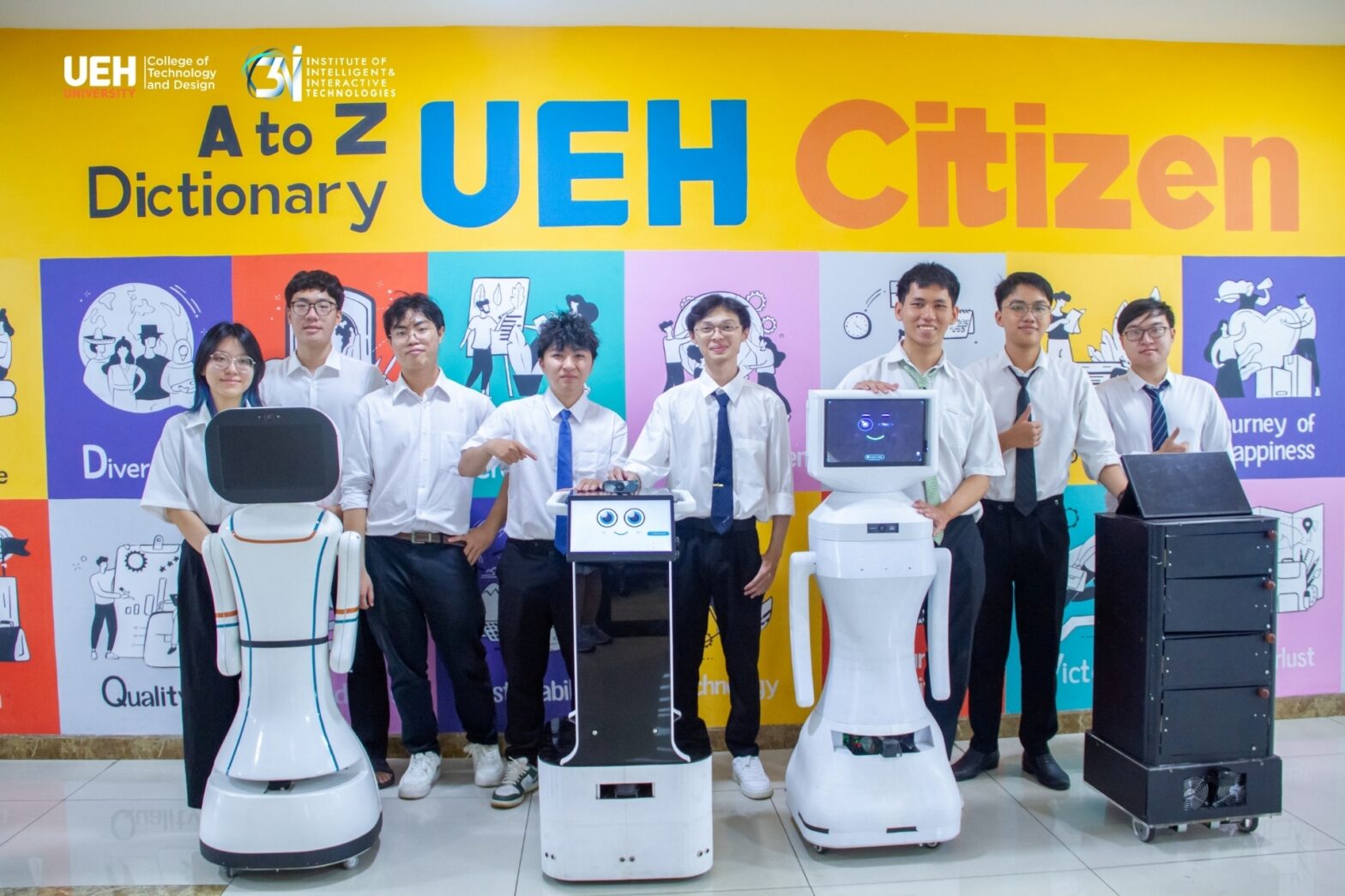 Sinh viên K49 ngành Robot và Trí tuệ nhân tạo UEH bảo vệ đồ án tốt nghiệp với nhiều sản phẩm ứng dụng thực tiễn